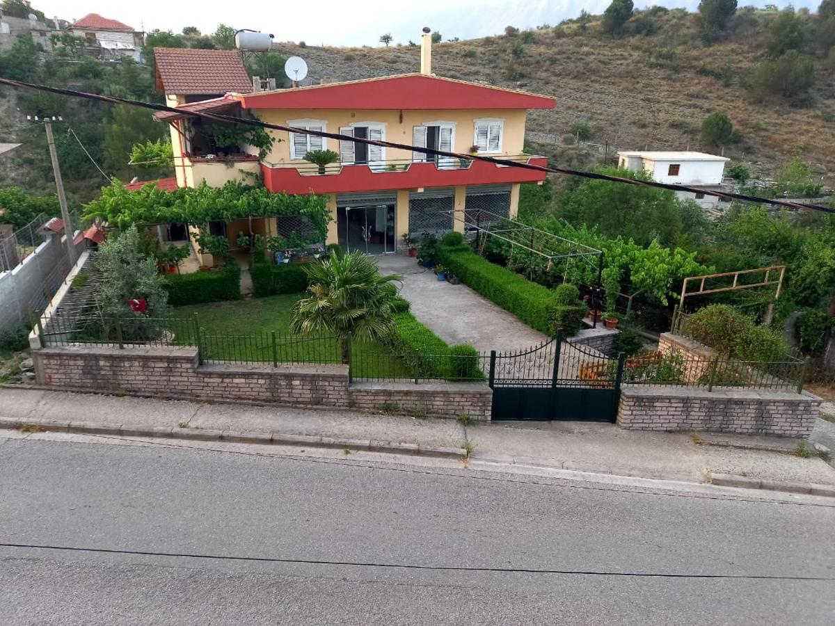 ManthoGuestHouse Gjirokastër Extérieur photo